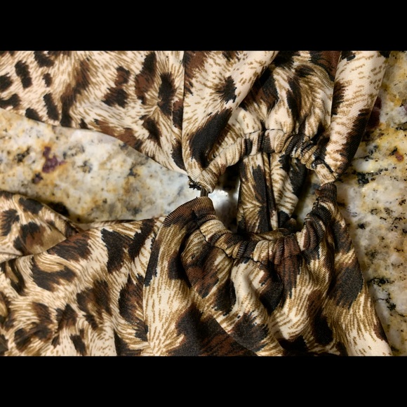 SHEIN Leopard Plunge halter tie back top beautiful with jeans or shorts!… - Picture 8 of 9